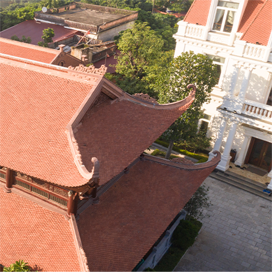 Mái ngói đất nung trên công trình kiến trúc châu Âu